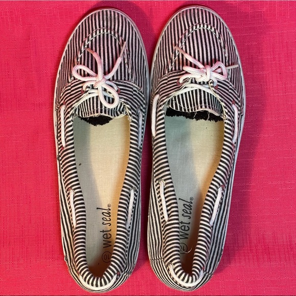 WET SEAL DOCKSIDES SIZE 10 - Picture 10 of 13